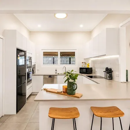 Holiday home Stylish 4bedroom Outdoor Dining And Access Brisbane