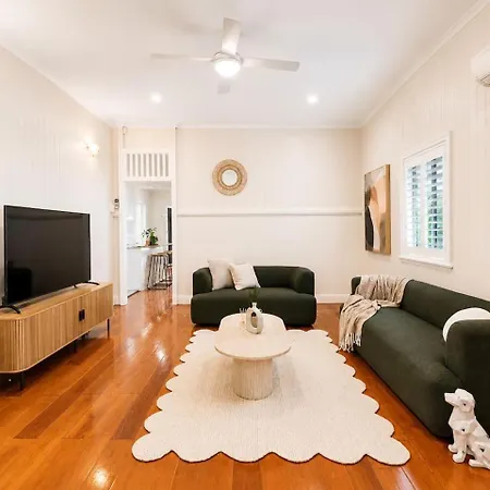 Holiday home Stylish 4bedroom Outdoor Dining And Access Brisbane