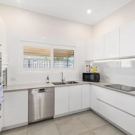 Holiday home Stylish 4bedroom Outdoor Dining And Access Brisbane