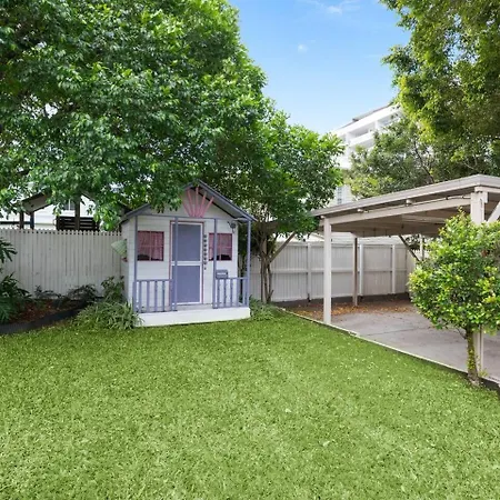 Stylish 4bedroom Outdoor Dining And Access Brisbane