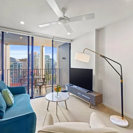 Elevated Cbd Living 2br With Skyline Views Apartment Brisbane