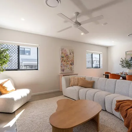 Apartment Premium 3br Floor With Parking, Ev Friendly & Views Brisbane