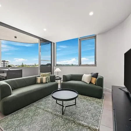Apartment 3br Family - King Beds, Parking & Views *