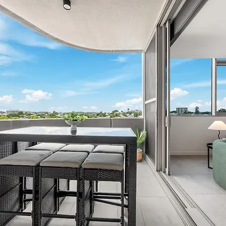 3br Family - King Beds, Parking & Views Apartment