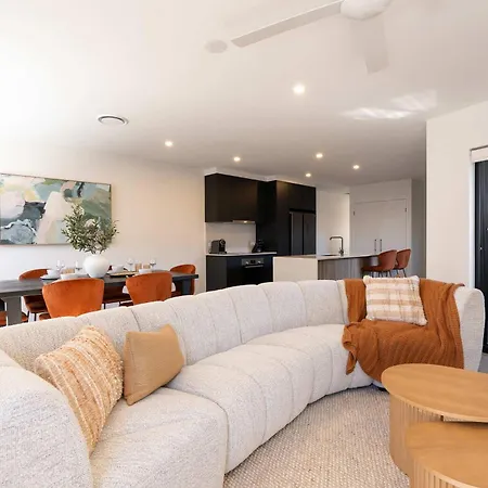 Apartment Premium 3br Floor With Parking, Ev Friendly & Views Brisbane