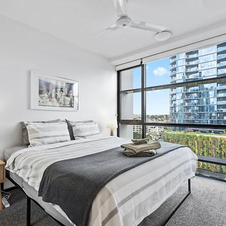 Apartment Spacious 2br On Fish Lane With Pool And Parking! Brisbane