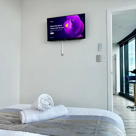 Brisbane's Highest Rated 3 Bedroom Luxury -above 60th Floor- Incredible Views In Skytower, Brisbane's Tallest Building -complimentary Wifi, Drinks, Snacks & Streaming Access * Brisbane