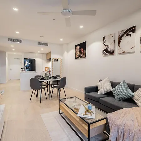 Stunning River View 2 br Casino Qw