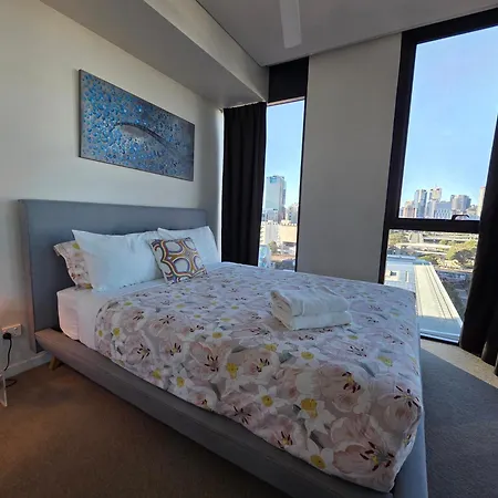 Apartment Stunning & River Views Rooftop Pool Gym *