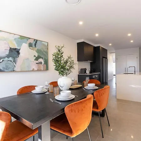 Premium 3br Floor With Parking, Ev Friendly & Views * Brisbane