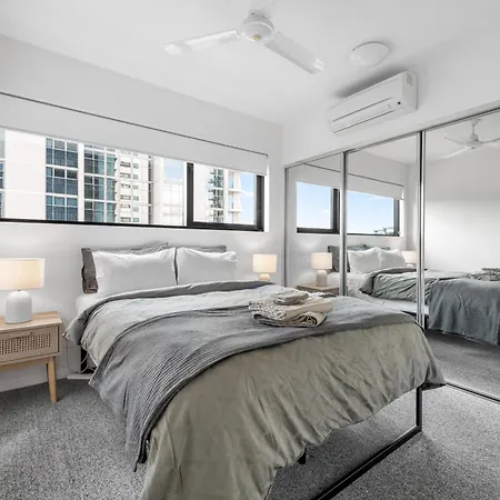 Spacious 2br On Fish Lane With Pool And Parking! Apartment Brisbane
