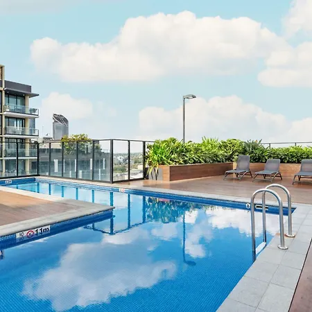 Spacious 2br On Fish Lane With Pool And Parking! * Brisbane