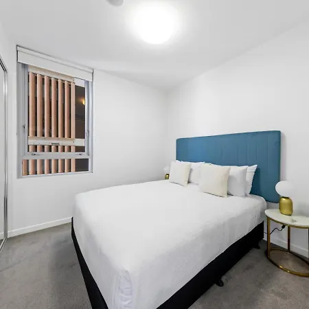 Apartment Scenic 2br With Balcony And Recreational Deck Access Brisbane