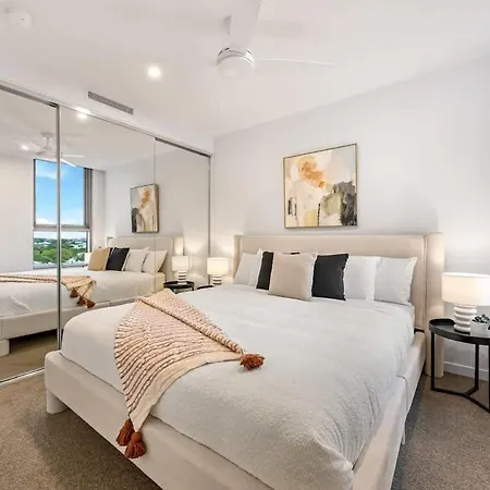 3br Family - King Beds, Parking & Views Apartment
