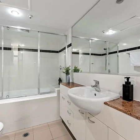 Apartment With King Bed, Pool, Gym And Sauna *