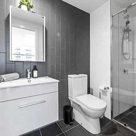 Spacious 2br On Fish Lane With Pool And Parking! Brisbane