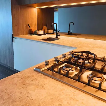 Apartment Comfy 1 Bedroom With Wifi And Parking