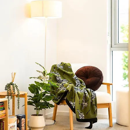 Boho Retreat - Walk To Gabba Stadium - Free Parking *