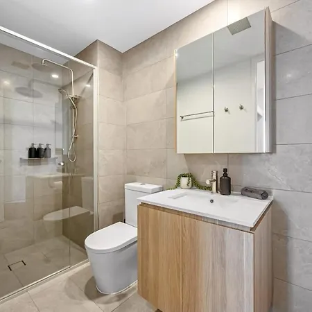 3br Family - King Beds, Parking & Views * Brisbane