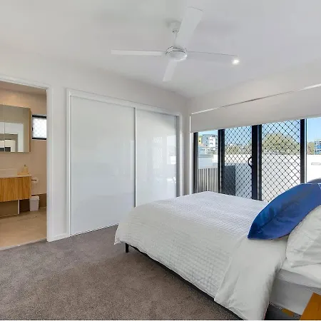 3br Floor With Parking, Ev Friendly & Views South * Brisbane