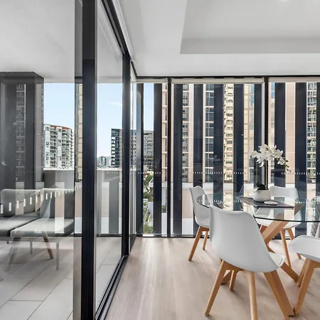 Spacious 2br On Fish Lane With Pool And Parking! *