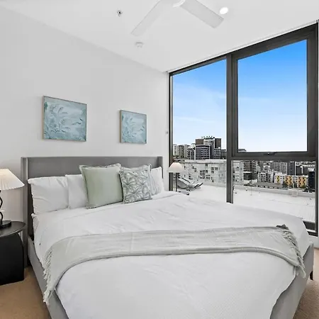 Capri - Free Secure Parking Apartment *