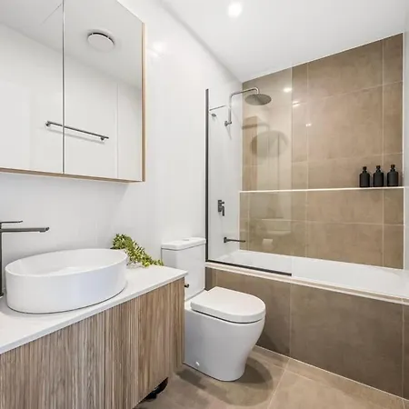 Family Retreat - Free Secure Car Park, Garden Westfield Shopping, Restaurants *