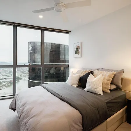 Stunning River View 2 br Casino Qw *