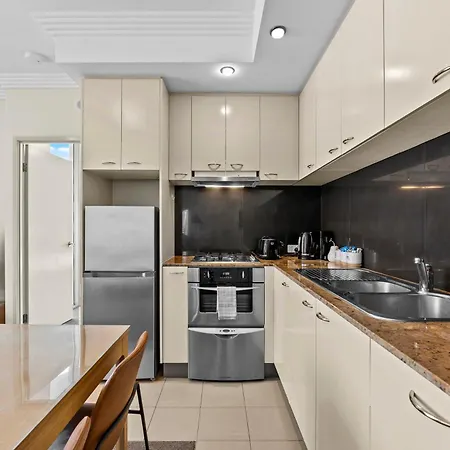 With King Bed, Pool, Gym And Sauna Brisbane