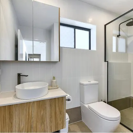 3br Floor With Parking, Ev Friendly & Views South *