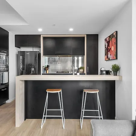 Spacious 2br On Fish Lane With Pool And Parking! Brisbane
