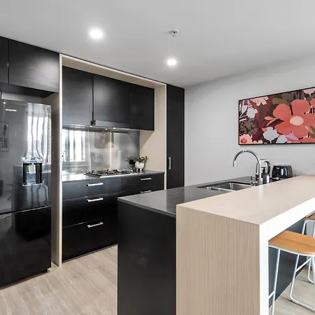 Spacious 2br On Fish Lane With Pool And Parking! Apartment