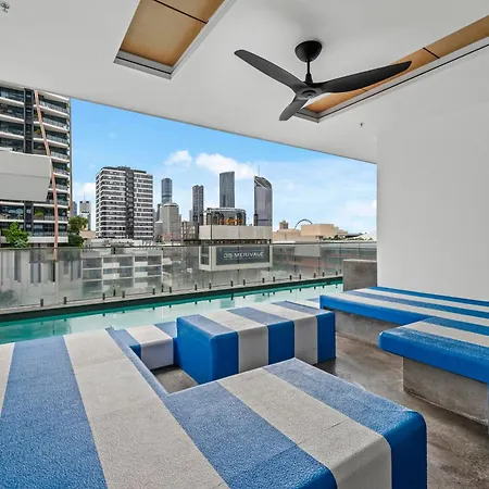 Breathtaking Views, King Bed, Pool & Location Apartment