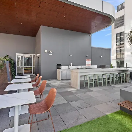 Apartment Scenic 2br With Balcony And Recreational Deck Access Brisbane