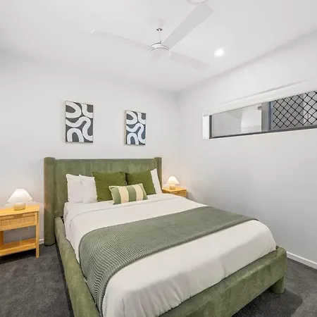 Apartment Family Retreat - Free Secure Car Park, Garden Westfield Shopping, Restaurants