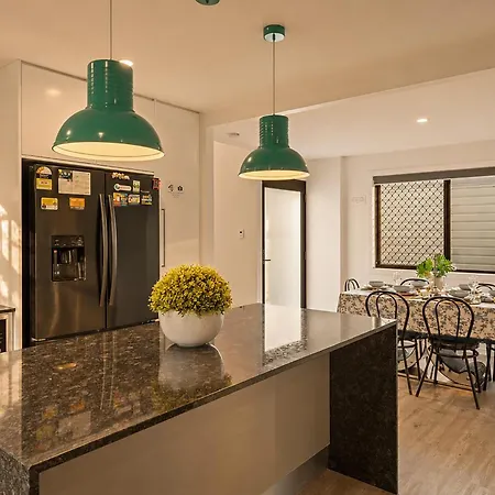 Spacious 4br Near Sunnybank With Modern Amenities