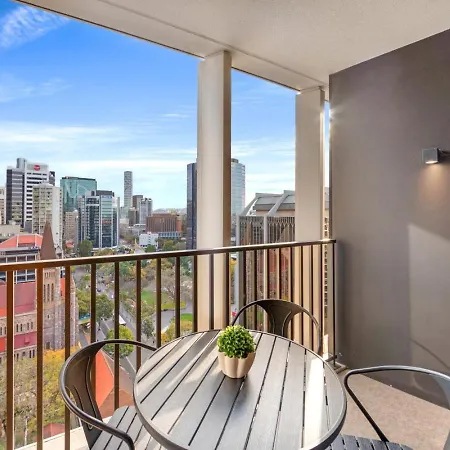 Apartment Elevated Cbd Living 2br With Skyline Views Brisbane
