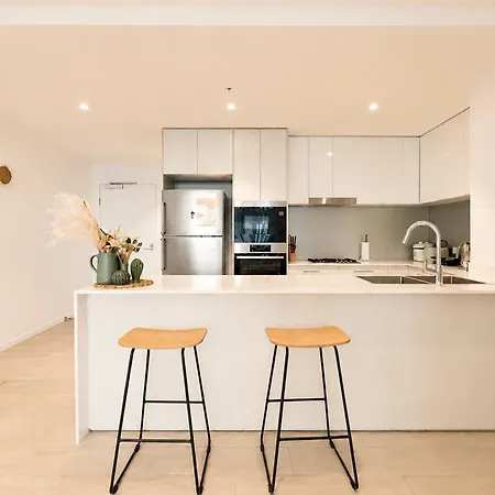 Boho Retreat - Walk To Gabba Stadium - Free Parking Apartment