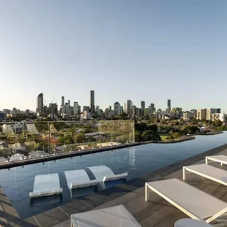 3br Family - King Beds, Parking & Views *