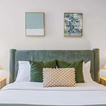 Apartment Family Retreat - Free Secure Car Park, Garden Westfield Shopping, Restaurants *