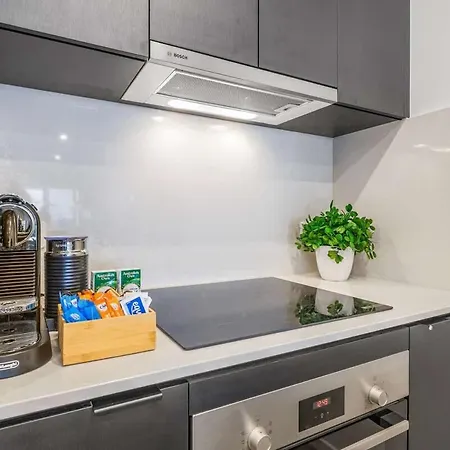 Apartment Family Retreat - Free Secure Car Park, Garden Westfield Shopping, Restaurants Brisbane