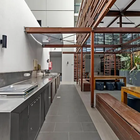 Stylish South Bank With King Bed, Pool And Balcony Brisbane