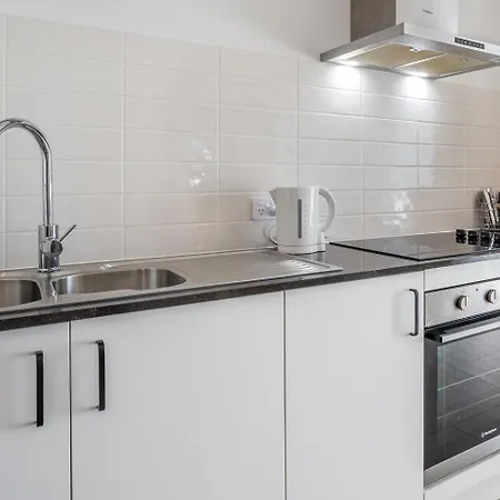 Apartment Brand New Stylish Tranquil & Self Check In Brisbane