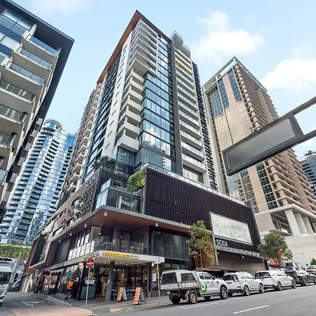 Apartment Spacious 2br On Fish Lane With Pool And Parking! *