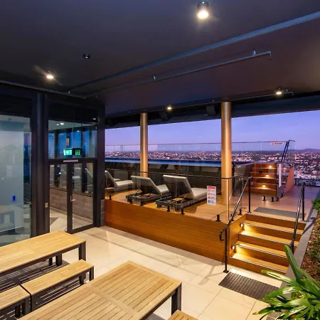 Comfy 1 Bedroom With Wifi And Parking
