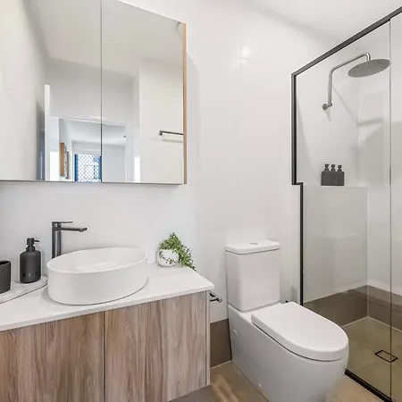 Family Retreat - Free Secure Car Park, Garden Westfield Shopping, Restaurants
