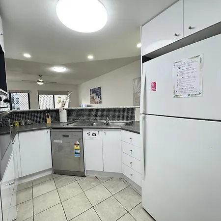 Prime Toowong 3br - Walk To Shops And Transport
