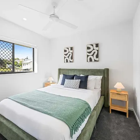 Apartment Family Retreat - Free Secure Car Park, Garden Westfield Shopping, Restaurants *