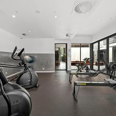 Stunning Views, Location, King Bed, Gym, Pool Apartment Brisbane