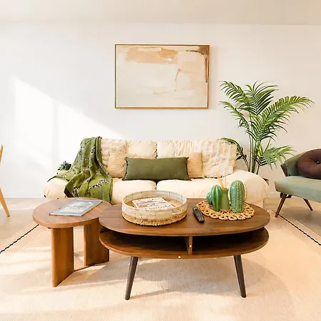 Boho Retreat - Walk To Gabba Stadium - Free Parking Apartment